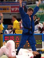 (1)Japan's Kanamaru wins silver in judo world c'ships